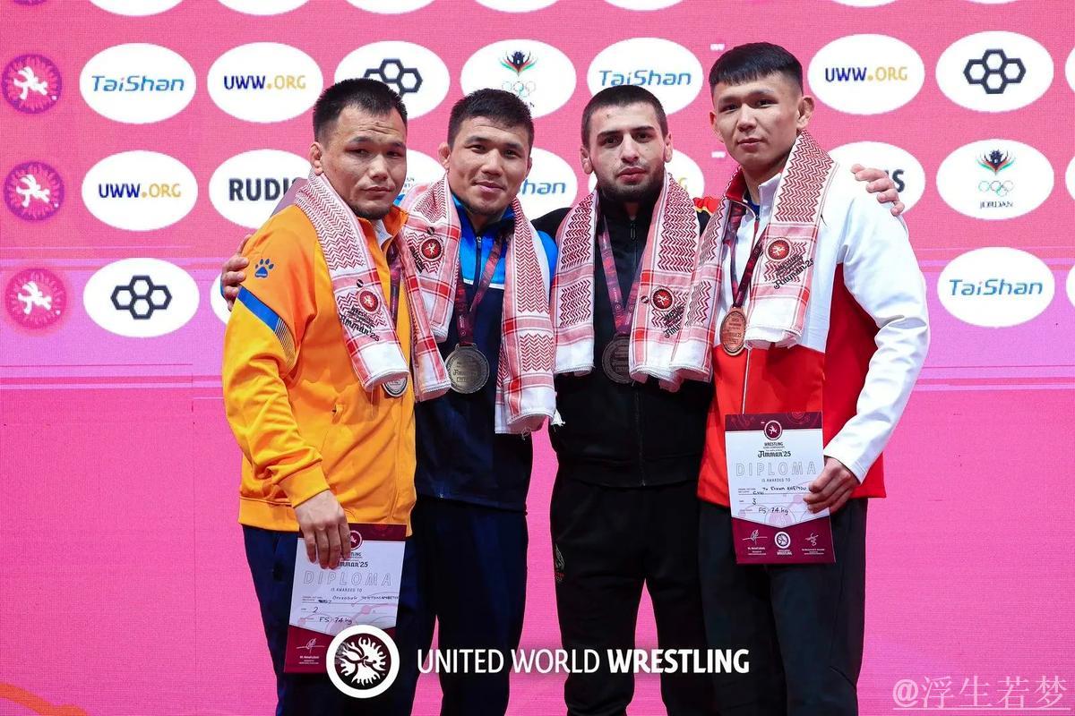 中国摔跤队亚锦赛斩获五枚奖牌